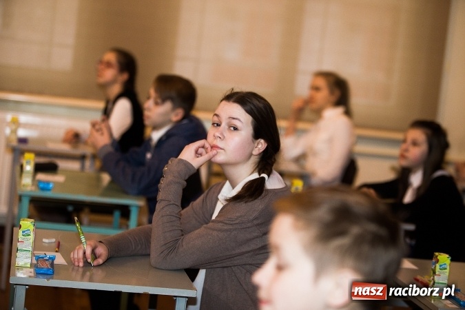 Zdjęcie w galerii na portalu naszraciborz.pl: Powiatowy konkurs Matematyka na 5 w Gimnazjum nr 5 wiadomości z regionu