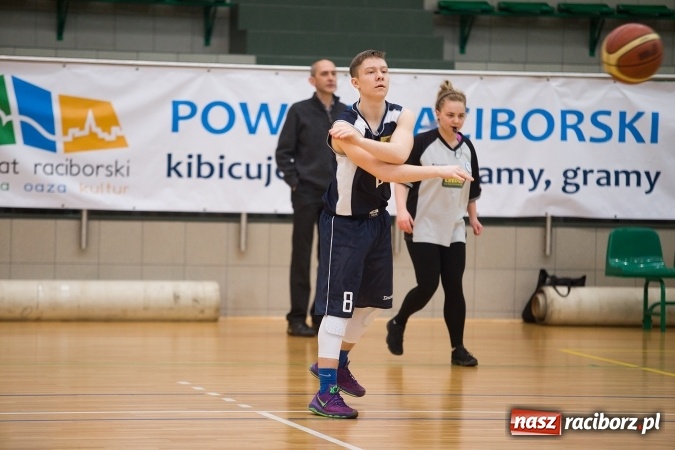 Zdjęcie w galerii na portalu naszraciborz.pl: Koszykarskie zmagania w Arenie Rafako - KASPROWICZ MISTRZEM! wiadomości z regionu
