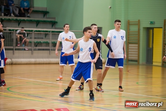 Zdjęcie w galerii na portalu naszraciborz.pl: Koszykarskie zmagania w Arenie Rafako - KASPROWICZ MISTRZEM! wiadomości z regionu