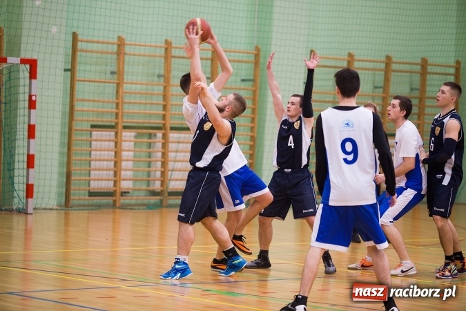 Zdjęcie w galerii na portalu naszraciborz.pl: Koszykarskie zmagania w Arenie Rafako - KASPROWICZ MISTRZEM! wiadomości z regionu