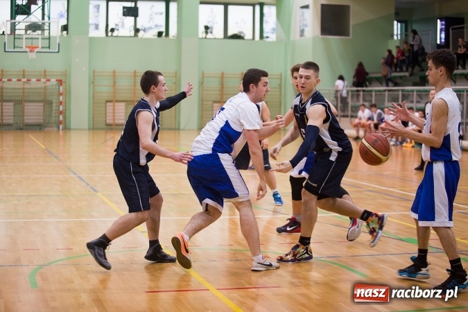 Zdjęcie w galerii na portalu naszraciborz.pl: Koszykarskie zmagania w Arenie Rafako - KASPROWICZ MISTRZEM! wiadomości z regionu