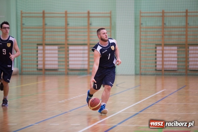 Zdjęcie w galerii na portalu naszraciborz.pl: Koszykarskie zmagania w Arenie Rafako - KASPROWICZ MISTRZEM! wiadomości z regionu