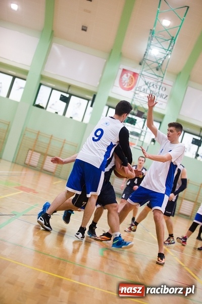 Zdjęcie w galerii na portalu naszraciborz.pl: Koszykarskie zmagania w Arenie Rafako - KASPROWICZ MISTRZEM! wiadomości z regionu