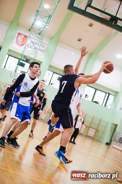 Zdjęcie w galerii na portalu naszraciborz.pl: Koszykarskie zmagania w Arenie Rafako - KASPROWICZ MISTRZEM! wiadomości z regionu