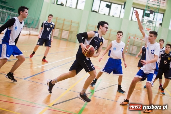 Zdjęcie w galerii na portalu naszraciborz.pl: Koszykarskie zmagania w Arenie Rafako - KASPROWICZ MISTRZEM! wiadomości z regionu