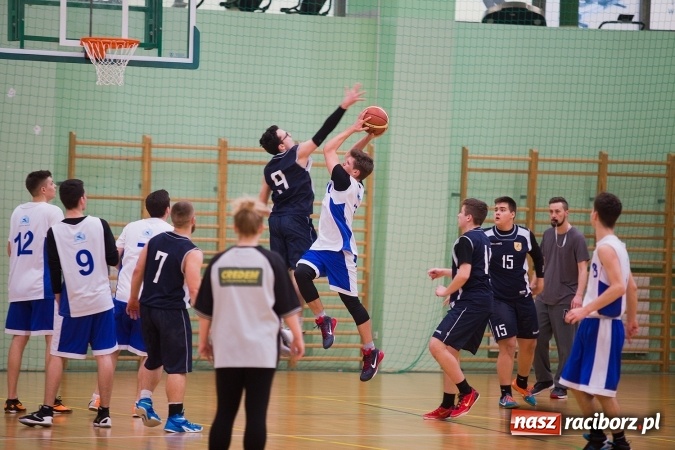 Zdjęcie w galerii na portalu naszraciborz.pl: Koszykarskie zmagania w Arenie Rafako - KASPROWICZ MISTRZEM! wiadomości z regionu