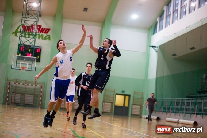 Zdjęcie w galerii na portalu naszraciborz.pl: Koszykarskie zmagania w Arenie Rafako - KASPROWICZ MISTRZEM! wiadomości z regionu
