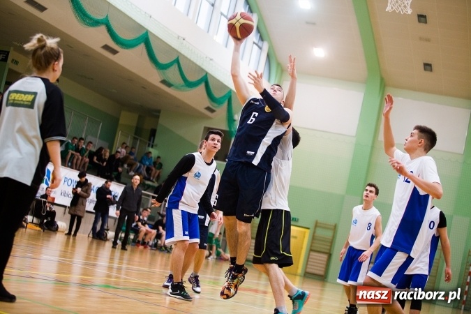 Zdjęcie w galerii na portalu naszraciborz.pl: Koszykarskie zmagania w Arenie Rafako - KASPROWICZ MISTRZEM! wiadomości z regionu
