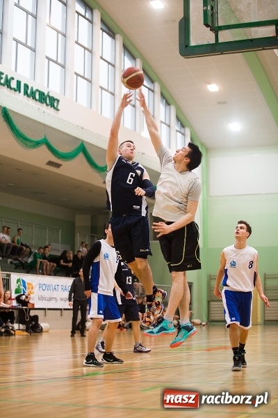Zdjęcie w galerii na portalu naszraciborz.pl: Koszykarskie zmagania w Arenie Rafako - KASPROWICZ MISTRZEM! wiadomości z regionu