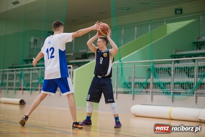 Zdjęcie w galerii na portalu naszraciborz.pl: Koszykarskie zmagania w Arenie Rafako - KASPROWICZ MISTRZEM! wiadomości z regionu