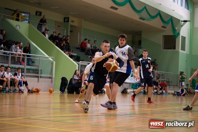 Zdjęcie w galerii na portalu naszraciborz.pl: Koszykarskie zmagania w Arenie Rafako - KASPROWICZ MISTRZEM! wiadomości z regionu