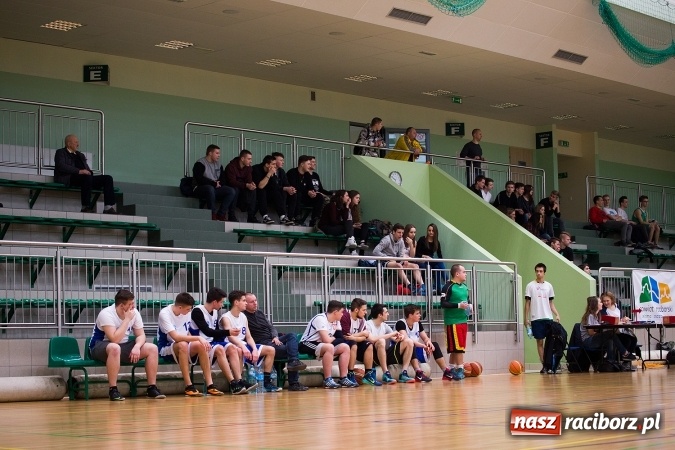 Zdjęcie w galerii na portalu naszraciborz.pl: Koszykarskie zmagania w Arenie Rafako - KASPROWICZ MISTRZEM! wiadomości z regionu