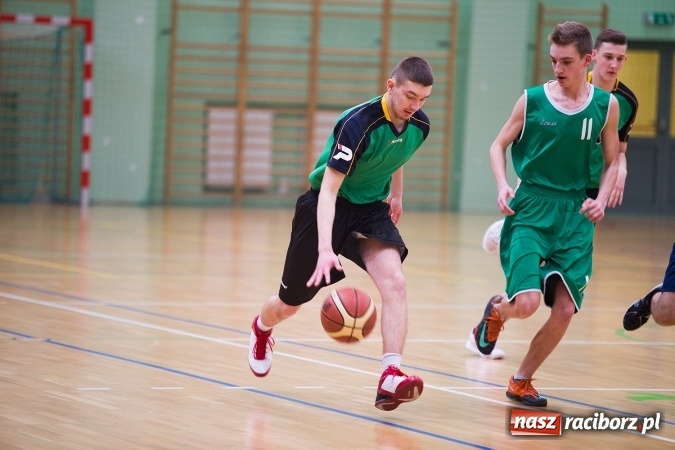 Zdjęcie w galerii na portalu naszraciborz.pl: Koszykarskie zmagania w Arenie Rafako - KASPROWICZ MISTRZEM! wiadomości z regionu