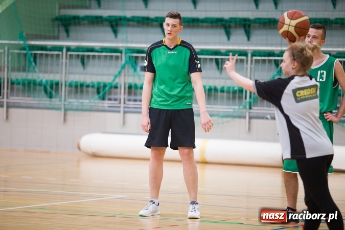 Zdjęcie w galerii na portalu naszraciborz.pl: Koszykarskie zmagania w Arenie Rafako - KASPROWICZ MISTRZEM! wiadomości z regionu