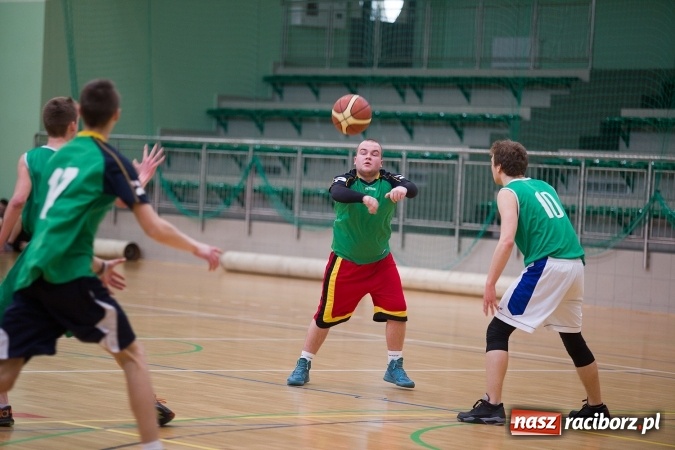 Zdjęcie w galerii na portalu naszraciborz.pl: Koszykarskie zmagania w Arenie Rafako - KASPROWICZ MISTRZEM! wiadomości z regionu