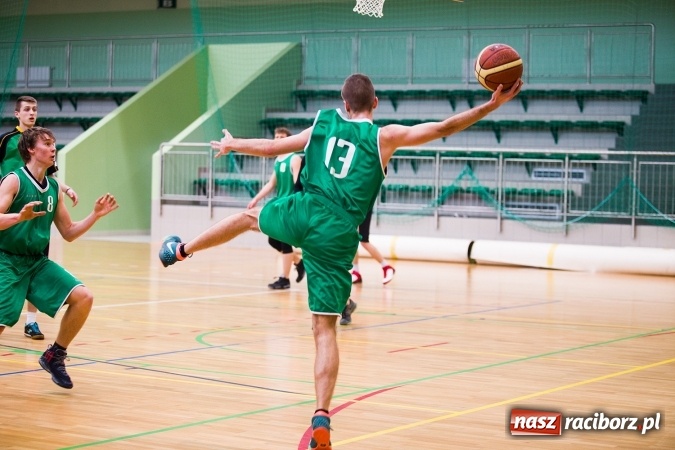 Zdjęcie w galerii na portalu naszraciborz.pl: Koszykarskie zmagania w Arenie Rafako - KASPROWICZ MISTRZEM! wiadomości z regionu