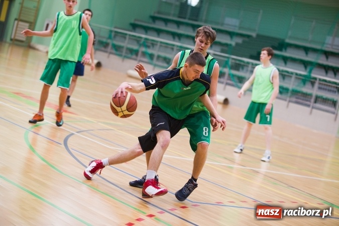 Zdjęcie w galerii na portalu naszraciborz.pl: Koszykarskie zmagania w Arenie Rafako - KASPROWICZ MISTRZEM! wiadomości z regionu