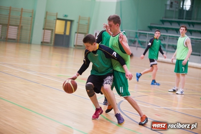 Zdjęcie w galerii na portalu naszraciborz.pl: Koszykarskie zmagania w Arenie Rafako - KASPROWICZ MISTRZEM! wiadomości z regionu