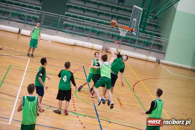 Zdjęcie w galerii na portalu naszraciborz.pl: Koszykarskie zmagania w Arenie Rafako - KASPROWICZ MISTRZEM! wiadomości z regionu