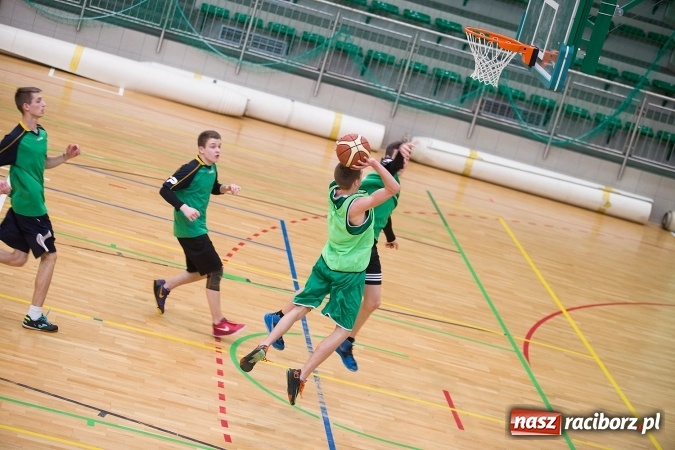 Zdjęcie w galerii na portalu naszraciborz.pl: Koszykarskie zmagania w Arenie Rafako - KASPROWICZ MISTRZEM! wiadomości z regionu