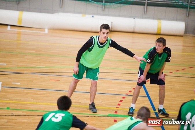 Zdjęcie w galerii na portalu naszraciborz.pl: Koszykarskie zmagania w Arenie Rafako - KASPROWICZ MISTRZEM! wiadomości z regionu