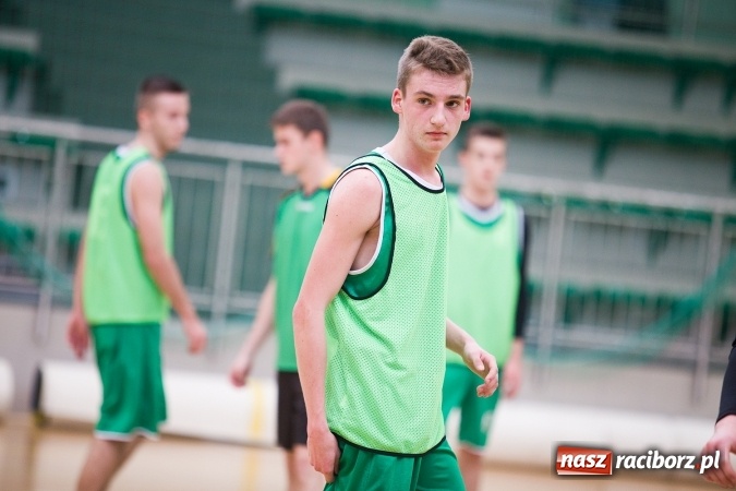 Zdjęcie w galerii na portalu naszraciborz.pl: Koszykarskie zmagania w Arenie Rafako - KASPROWICZ MISTRZEM! wiadomości z regionu