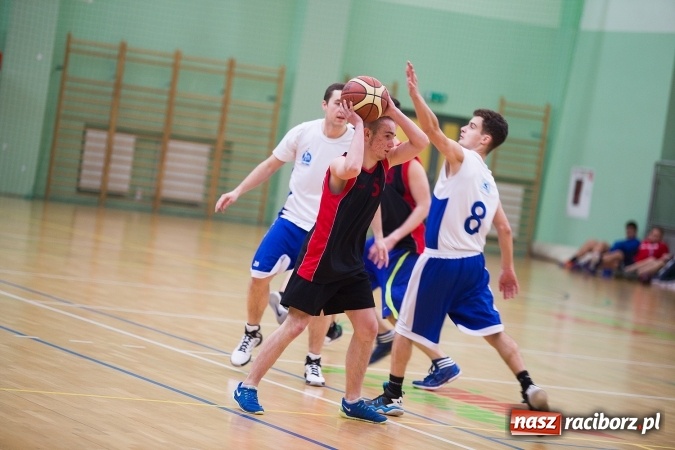 Zdjęcie w galerii na portalu naszraciborz.pl: Koszykarskie zmagania w Arenie Rafako - KASPROWICZ MISTRZEM! wiadomości z regionu