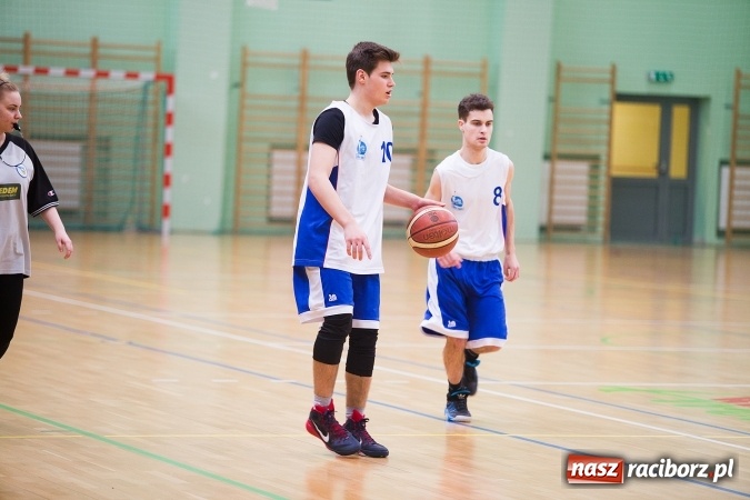 Zdjęcie w galerii na portalu naszraciborz.pl: Koszykarskie zmagania w Arenie Rafako - KASPROWICZ MISTRZEM! wiadomości z regionu