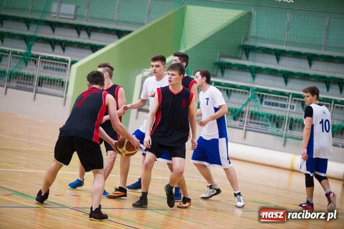 Zdjęcie w galerii na portalu naszraciborz.pl: Koszykarskie zmagania w Arenie Rafako - KASPROWICZ MISTRZEM! wiadomości z regionu