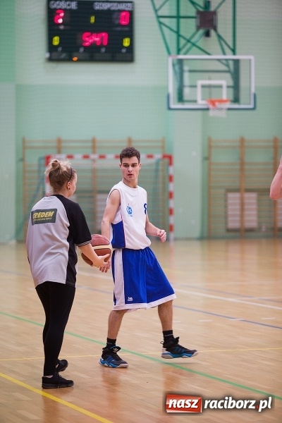 Zdjęcie w galerii na portalu naszraciborz.pl: Koszykarskie zmagania w Arenie Rafako - KASPROWICZ MISTRZEM! wiadomości z regionu