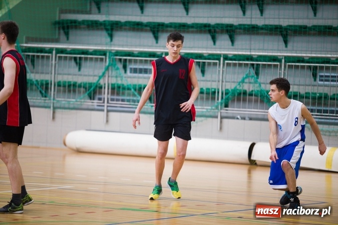 Zdjęcie w galerii na portalu naszraciborz.pl: Koszykarskie zmagania w Arenie Rafako - KASPROWICZ MISTRZEM! wiadomości z regionu