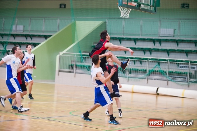 Zdjęcie w galerii na portalu naszraciborz.pl: Koszykarskie zmagania w Arenie Rafako - KASPROWICZ MISTRZEM! wiadomości z regionu