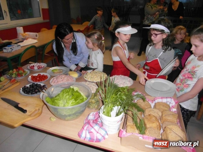 Zdjęcie w galerii na portalu naszraciborz.pl: Bezpłatna oferta dla sześciolatków w Szkole Podstawowej nr 1  wiadomości z regionu