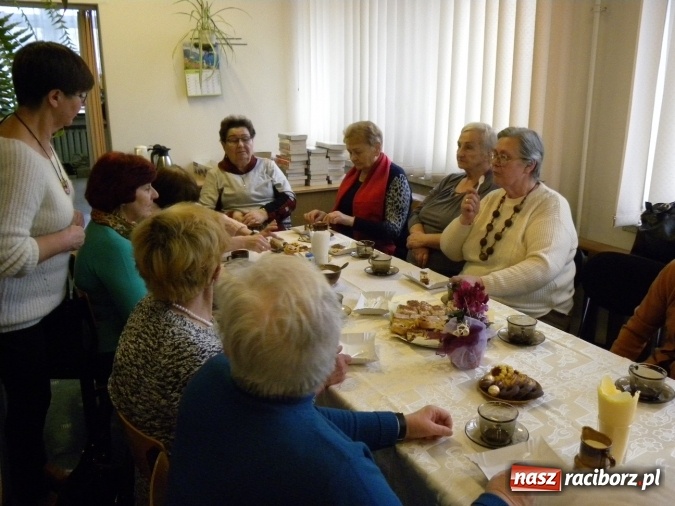 Zdjęcie w galerii na portalu naszraciborz.pl: Święto Kobiet z Książką wiadomości z regionu