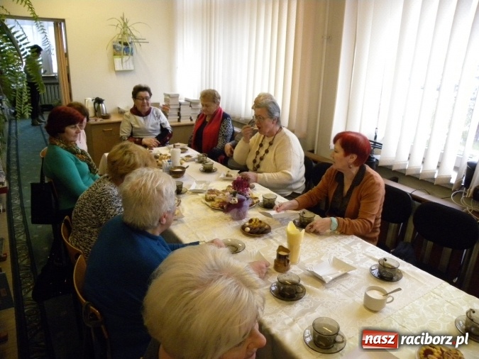 Zdjęcie w galerii na portalu naszraciborz.pl: Święto Kobiet z Książką wiadomości z regionu