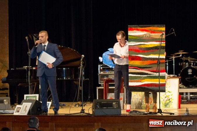 Zdjęcie w galerii na portalu naszraciborz.pl: Wspaniały koncert charytatywny dla Wiktorii i Jurka wiadomości z regionu
