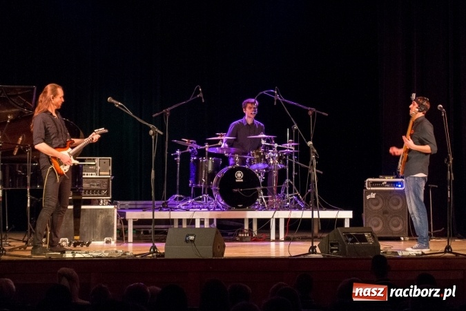 Zdjęcie w galerii na portalu naszraciborz.pl: Wspaniały koncert charytatywny dla Wiktorii i Jurka wiadomości z regionu