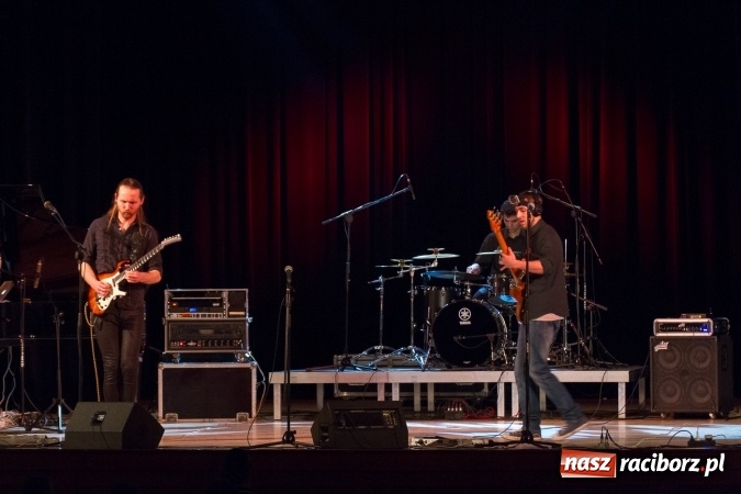 Zdjęcie w galerii na portalu naszraciborz.pl: Wspaniały koncert charytatywny dla Wiktorii i Jurka wiadomości z regionu