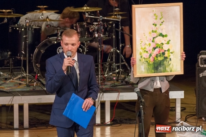 Zdjęcie w galerii na portalu naszraciborz.pl: Wspaniały koncert charytatywny dla Wiktorii i Jurka wiadomości z regionu
