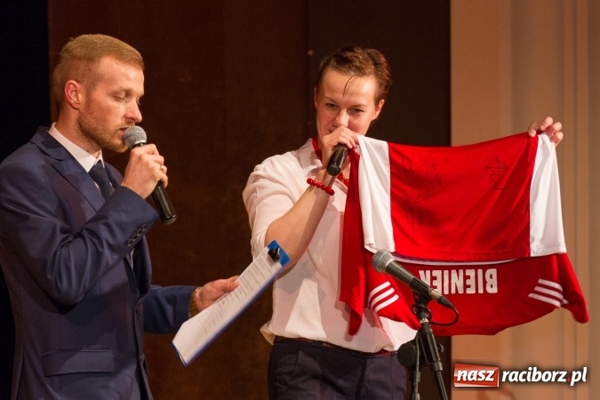 Zdjęcie w galerii na portalu naszraciborz.pl: Wspaniały koncert charytatywny dla Wiktorii i Jurka wiadomości z regionu