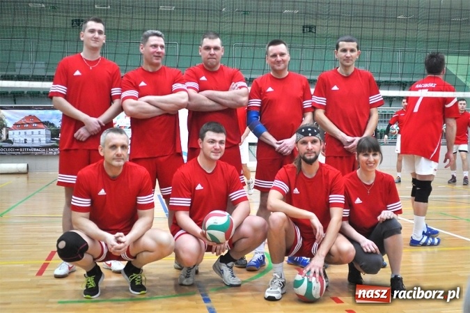 Zdjęcie w galerii na portalu naszraciborz.pl: Trwa VI Turniej Siatkarski Zakładów Pracy i Służb Mundurowych wiadomości z regionu