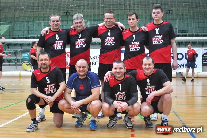 Zdjęcie w galerii na portalu naszraciborz.pl: Trwa VI Turniej Siatkarski Zakładów Pracy i Służb Mundurowych wiadomości z regionu