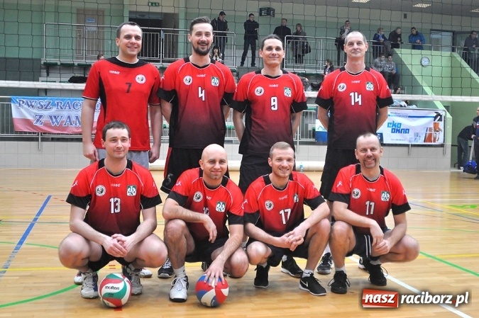 Zdjęcie w galerii na portalu naszraciborz.pl: Trwa VI Turniej Siatkarski Zakładów Pracy i Służb Mundurowych wiadomości z regionu