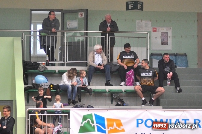 Zdjęcie w galerii na portalu naszraciborz.pl: Trwa VI Turniej Siatkarski Zakładów Pracy i Służb Mundurowych wiadomości z regionu