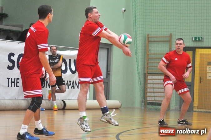 Zdjęcie w galerii na portalu naszraciborz.pl: Trwa VI Turniej Siatkarski Zakładów Pracy i Służb Mundurowych wiadomości z regionu