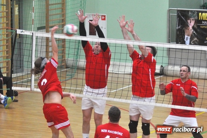 Zdjęcie w galerii na portalu naszraciborz.pl: Trwa VI Turniej Siatkarski Zakładów Pracy i Służb Mundurowych wiadomości z regionu