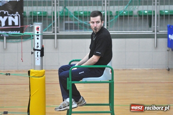 Zdjęcie w galerii na portalu naszraciborz.pl: Trwa VI Turniej Siatkarski Zakładów Pracy i Służb Mundurowych wiadomości z regionu