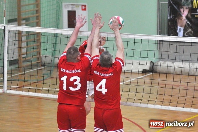 Zdjęcie w galerii na portalu naszraciborz.pl: Trwa VI Turniej Siatkarski Zakładów Pracy i Służb Mundurowych wiadomości z regionu