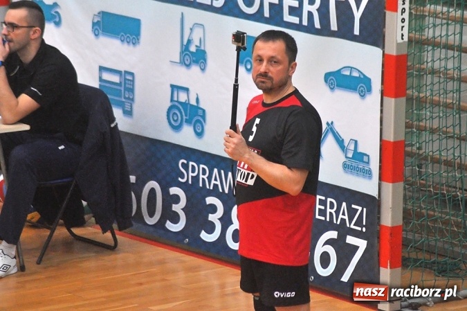 Zdjęcie w galerii na portalu naszraciborz.pl: Trwa VI Turniej Siatkarski Zakładów Pracy i Służb Mundurowych wiadomości z regionu