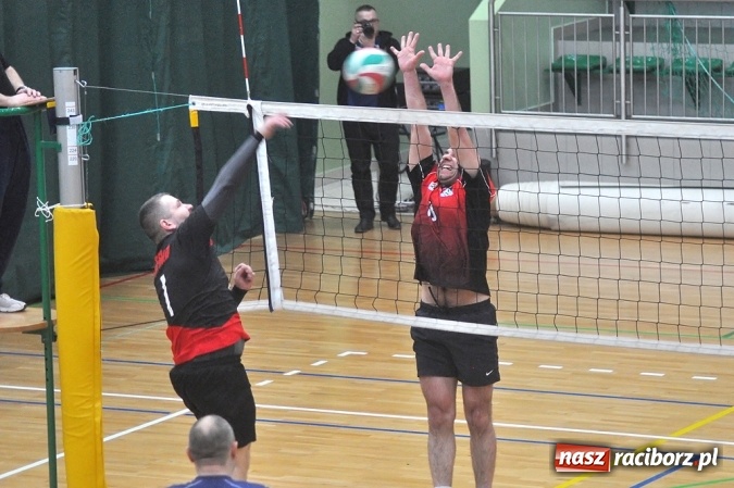 Zdjęcie w galerii na portalu naszraciborz.pl: Trwa VI Turniej Siatkarski Zakładów Pracy i Służb Mundurowych wiadomości z regionu